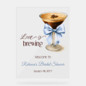 Liebe brodelt Blue Bow Kaffee Brautparty Acrylschild (Vorderseite)