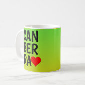Liebe Canberra (oder Ihr Text) Herz auf grünem Gol Kaffeetasse (Vorderseite Links)