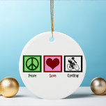 Liebe-Cycling Keramikornament<br><div class="desc">Nichts fühlt sich besser an,  als Fahrrad zu fahren. Dieses niedliche Radlerdesign zeichnet sich durch ein Friedenszeichen,  ein Herz und eine Person aus,  die Lieben zum Fahrrad hat. Frieden Liebe Radfahren.</div>