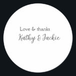 Liebe & Dank Ehepaar Name Hochzeit einfach minimal Runder Aufkleber<br><div class="desc">mädchenhaftes Design</div>