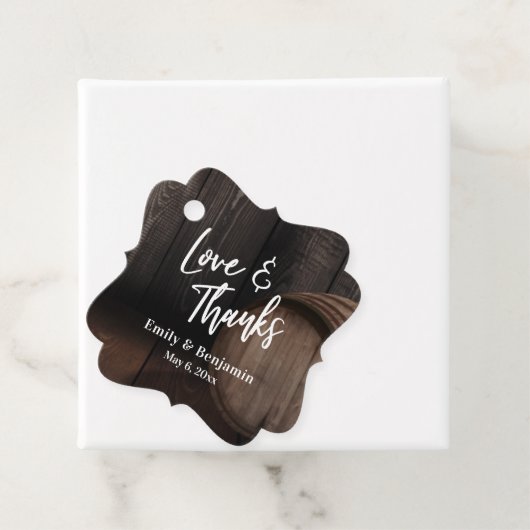 Liebe & Dank Lässiger Typografie mit Holzfässern Geschenkanhänger (Beispiel)