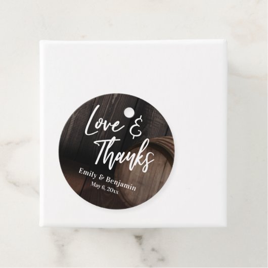 Liebe & Dank Lässiger Typografie mit Holzfässern Geschenkanhänger (Beispiel)