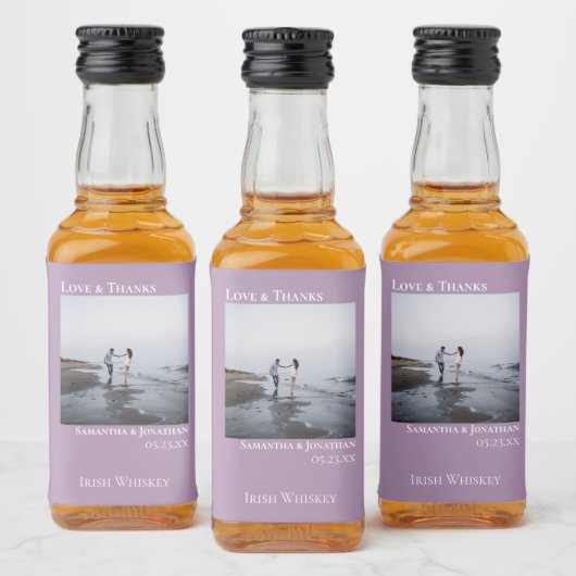 Liebe & Dank Minimal Lavender Wedding Foto Mini Alkoholflaschenetikett (Flaschen)