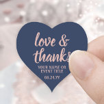 Liebe & Dank Navy Blue & Pink Einfaches Script Herz-Aufkleber<br><div class="desc">Fügen Sie eine personalisierte Touch zu Gastgeschenke und danke Ihnen Notizen mit benutzerdefinierten "Liebe und Dank" herzförmigen Aufklebern / Umschlag Aufklebern. Sämtliche Formulierungen auf dieser Vorlage sind einfach für jeden Anlass, wie Hochzeit, Brautparty, Abschluss, Geburtstagsparty, Jubiläum oder Pensionierung anzupassen. Das marineblau-rosa Design besticht durch moderne Skriptkalligraphie und stilvolle Typografie-Eventbezeichnung und...</div>