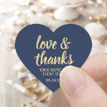 Liebe & Dank Navy Blue und Gold Einfache Skripte Herz-Aufkleber<br><div class="desc">Fügen Sie eine personalisierte Touch zu Gastgeschenke und danke Ihnen Notizen mit benutzerdefinierten "Liebe und Dank" herzförmigen Aufklebern / Umschlag Aufklebern. Sämtliche Formulierungen auf dieser Vorlage sind einfach für jeden Anlass, wie Hochzeit, Brautparty, Abschluss, Geburtstagsparty, Jubiläum oder Pensionierung anzupassen. Das marineblau-goldene Design besticht durch moderne Skriptkalligraphie und stilvolle Typografie-Eventbezeichnung und...</div>