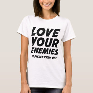 Liebe deine Feinde. Das bringt sie davon. T-Shirt