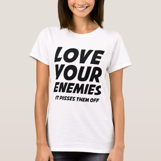 Liebe deine Feinde. Das bringt sie davon. T-Shirt (Vorderseite)