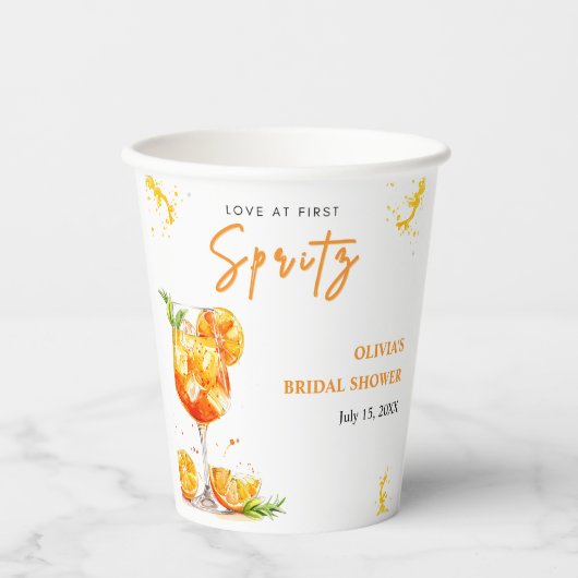 Liebe des ersten Spritz Cocktail Orange Brautparty Pappbecher (Vorderseite)