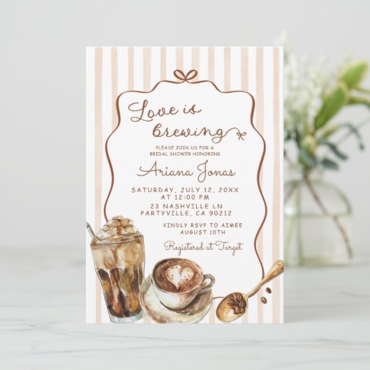 Liebe des Kaffees ist Brautparty brauen Einladung (Stehend Vorderseite)