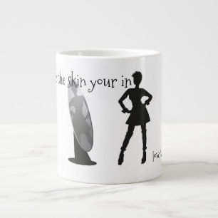Liebe die Haut, in der du steckst Jumbo-Tasse