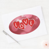 Liebe, die rote Herzen beschriftet Ovaler Aufkleber (Umschlag)