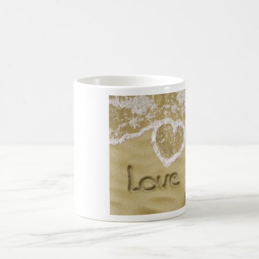 "Liebe du" In Sand geschriebenes Herz Kaffeetasse (Mittel)