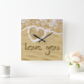 "Liebe du" In Sand geschriebenes Herz Quadratische Wanduhr (Zuhause)