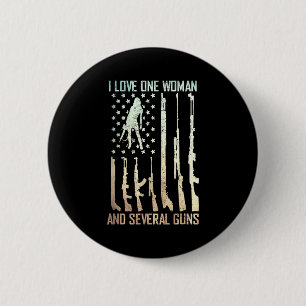 Liebe eine Frau mehrere Waffen patriotischer Ehema Button