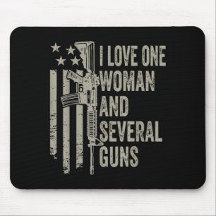 Liebe eine Frau und mehrere Waffen, lustiger Ehema Mousepad