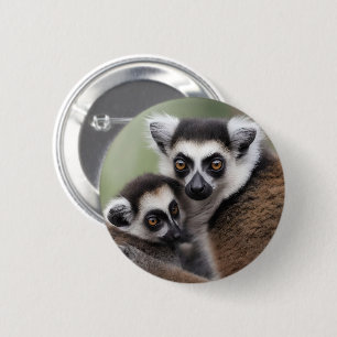 **"Liebe einer Mutter: Mama und Baby Lemur Cuddlin Button