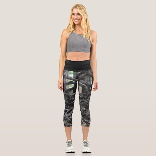 Liebe eines gefallenen Baumes Capri Leggings (Vorderseite)