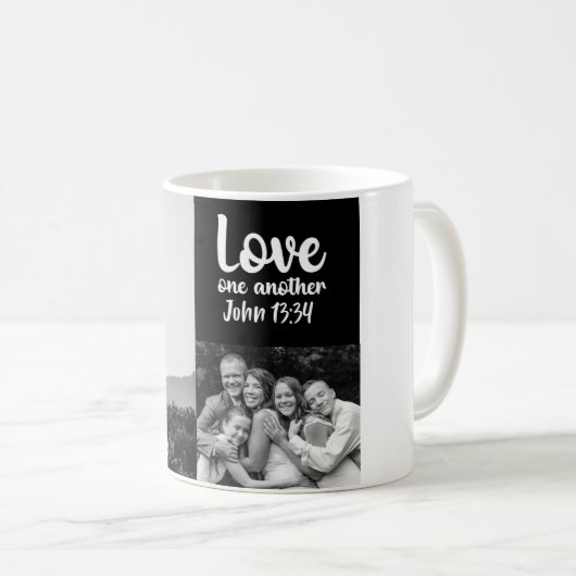 Liebe Eins John 13:34 personalisierte Umarmung Kaffeetasse (VorderseiteRechts)