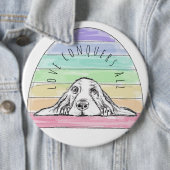Liebe erobert den ganzen Hund Regenbogenbasenhalm Button (Beispiel)