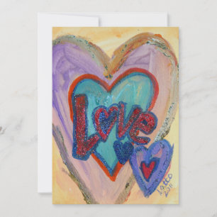 Liebe Familie hört Einladungen oder Ankündigungen