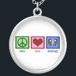 Liebe Frieden Radiologie Versilberte Kette<br><div class="desc">Ein Friedenszeichen,  ein Herz und ein Röntgenbild. Ein niedliches Geschenk für einen Radiologen.</div>