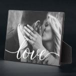Liebe für die Handhabung von personalisierten Foto Fotoplatte<br><div class="desc">Personalisieren Sie dieses Foto mit Ihren eigenen Plakaten für ein nachdenkliches Geschenk. Elegantes,  modernes und einzigartiges Drehbuch für das Wort "Liebe" mit langen Schwänzen.</div>