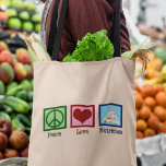 Liebe für Frieden Tragetasche<br><div class="desc">Peace Liebe Nutrition. Ein niedliches Ernährungsgeschenk für einen Diätetiker oder Diäten,  der mit der Ernährungspyramide mit Gesundheit und Ernährung arbeitet.</div>