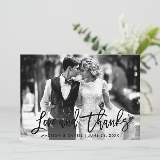 Liebe für Pinselskripte dank Schwarzweiß-Foto Dankeskarte (Stehend Vorderseite)