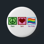 Liebe Gay Pride Button<br><div class="desc">Unterstützen Sie Homosexuellenrechte mit diesem Friedenszeichen, Herz und Regenbogen. Ein niedlicher LGBTQ-Button mit einer schönen Regenbogenflagge neben einem hübschen Friedenszeichen und Herz.</div>