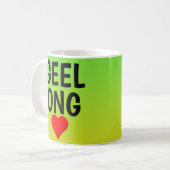 Liebe GEELONG (oder Ihr Text) Herz auf Grün Gold Kaffeetasse (Vorderseite Links)