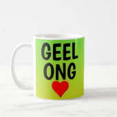 Liebe GEELONG (oder Ihr Text) Herz auf Grün Gold Kaffeetasse (Links)