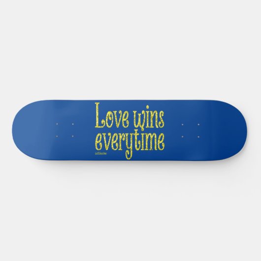 LIEBE GEWINNT JEDER TAG SKATEBOARD (Horizontal)