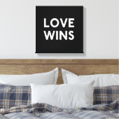 Liebe gewinnt Leinwand Wrapped B&W Print (Insitu (Schlafzimmer))
