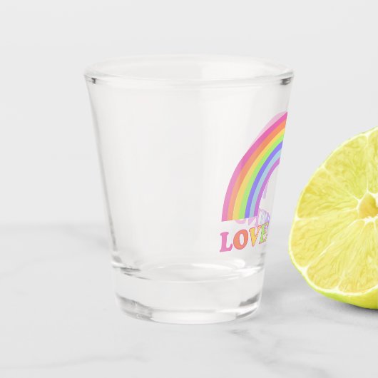 Liebe gewinnt - LGBTQ/Gay Pride-Regenbogen Schnapsglas (Links)
