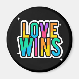 Liebe gewinnt. LGBTQ+Pride Regenbogen. Button Magnet