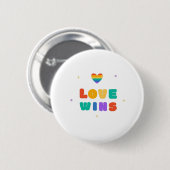 Liebe gewinnt mit einem Regenbogenherz Button (Vorne & Hinten)
