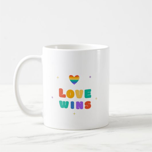 Liebe gewinnt mit einem Regenbogenherz Kaffeetasse (Links)