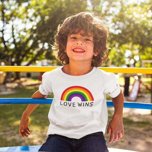Liebe gewinnt Rainbow Colors LGBTQ Primemonat T-Shirt
