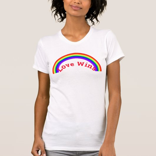 Liebe gewinnt Regenbogen T-Shirt (Vorderseite)