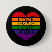 Liebe gewinnt Regenbogenherz Button (Vorderseite)