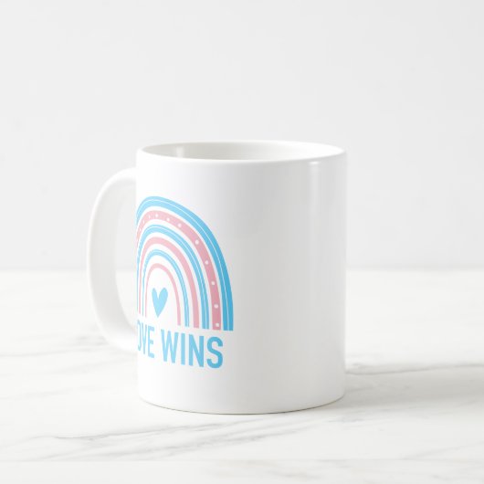 Liebe gewinnt Transgender Rainbow Kaffeetasse (Vorderseite Links)