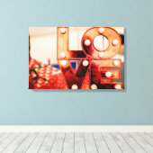 LIEBE (Große rote Schrift) Leinwanddruck (Insitu (Holzboden))