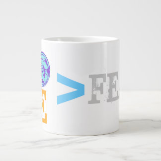 LIEBE größer als FEAR Jumbo-Tasse