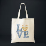 Liebe Hanukkah Jüdischer Urlaub Menorah Tragetasche<br><div class="desc">Jüdische Hanukka,  Menorah-Liebe,  jüdischer Urlaub,  Hanukkah-Menorah,  jüdische Traditionen,  Lichterfestival,  Liebe in Hanukkah,  Menorah-Design,  jüdischer Urlaubsgeist,  jüdische Liebe</div>