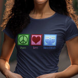 Liebe Hanukkah T-Shirt<br><div class="desc">Coole Peace Liebe Hanukkah Abschlag für eine jüdische Person,  die Chanukah feiert gerne. Ein hübsches Friedenszeichen,  niedliches Herz und eine schöne Menorah.</div>