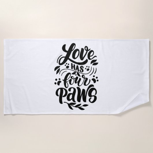 Liebe hat vier Paws Dog Lover Idee Strandtuch (Vorderseite)