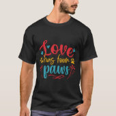 Liebe hat vier Paws Hund T-Shirt (Vorderseite)