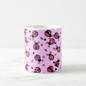 Liebe hört rosa Marienkäfer ab Kaffeetasse (Mittel)