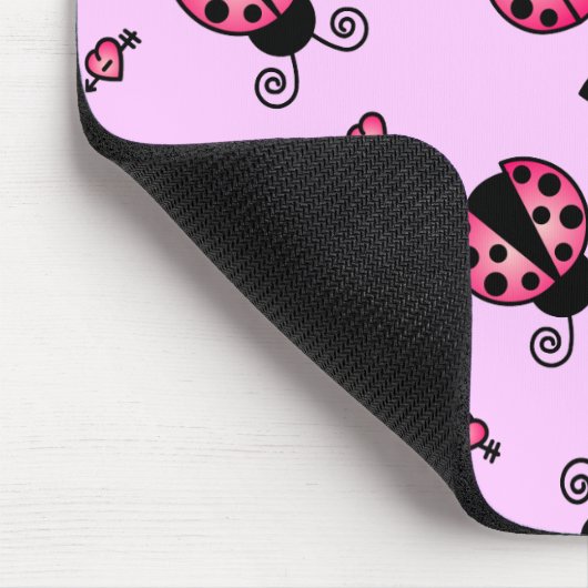 Liebe hört rosa Marienkäfer ab Mousepad (Ecke)