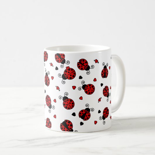 Liebe hört rote Marienkäfer ab Kaffeetasse (VorderseiteRechts)